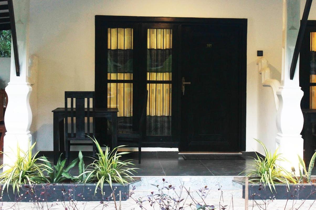 Amron Resort Sigiriya Exterior photo
